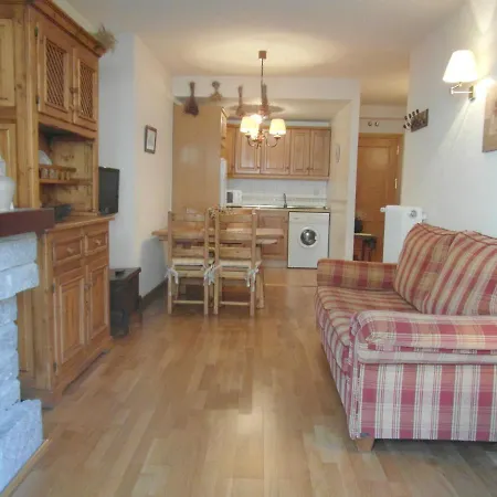 B25 - La Granja, Bajo Con Jardin - Villmor * ベナスケ