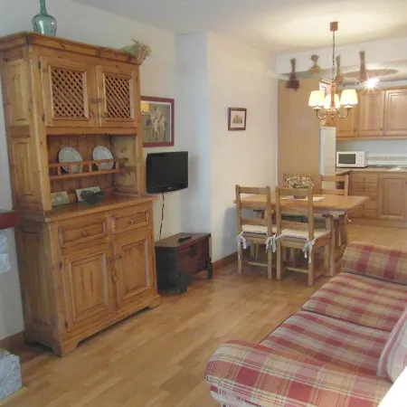 B25 - La Granja, Bajo Con Jardin - Villmor アパート